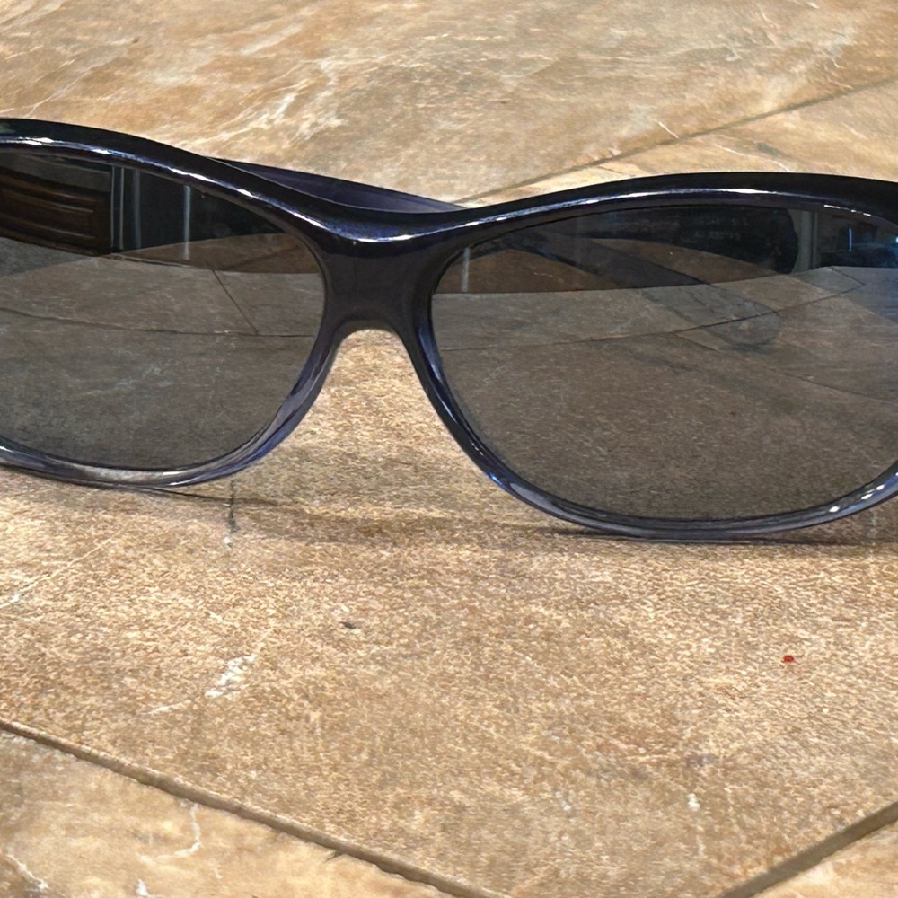 Stylish Black Fitover sunglasses